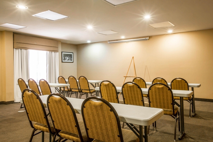 Imagen de los interiores del Hotel Spark by Hilton Montgomery EastChase. Foto 14