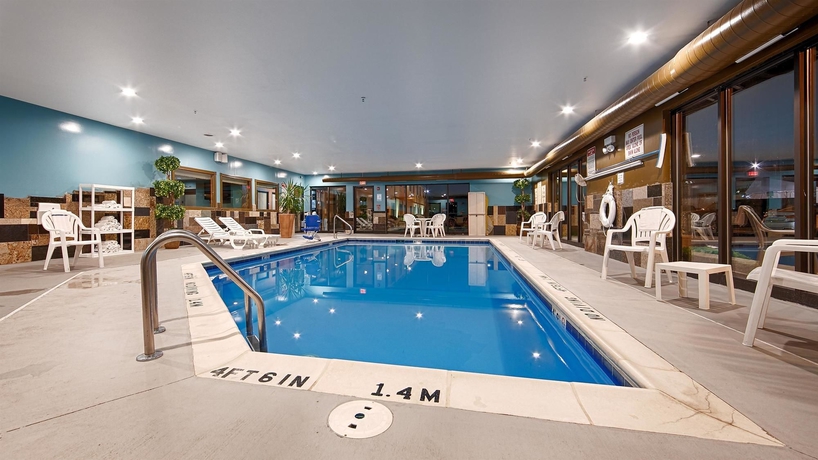Imagen de la piscina del Hotel Spark by Hilton Oak Forest. Foto 15