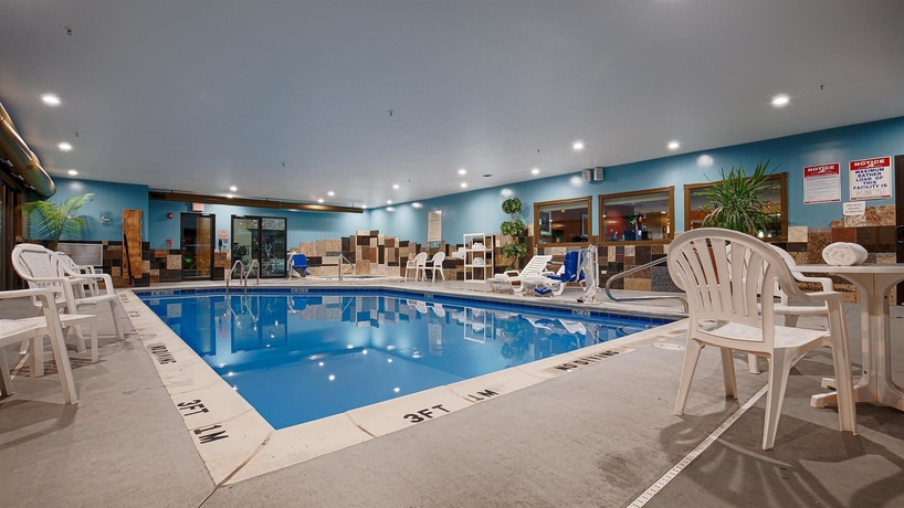 Imagen de la piscina del Hotel Spark by Hilton Oak Forest. Foto 16