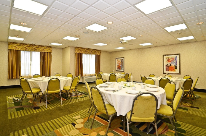 Imagen de los interiores del Hotel Spark by Hilton Oak Forest. Foto 11