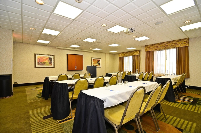 Imagen de los interiores del Hotel Spark by Hilton Oak Forest. Foto 13