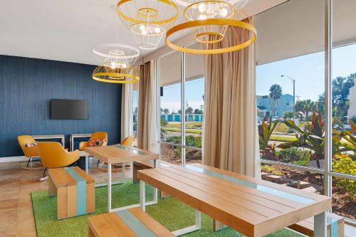 Imagen general del Hotel Spark by Hilton Ormond Beach Oceanfront. Foto 7