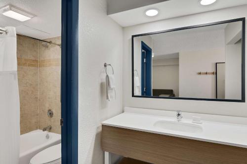 Imagen general del Hotel Spark by Hilton Ormond Beach Oceanfront. Foto 13