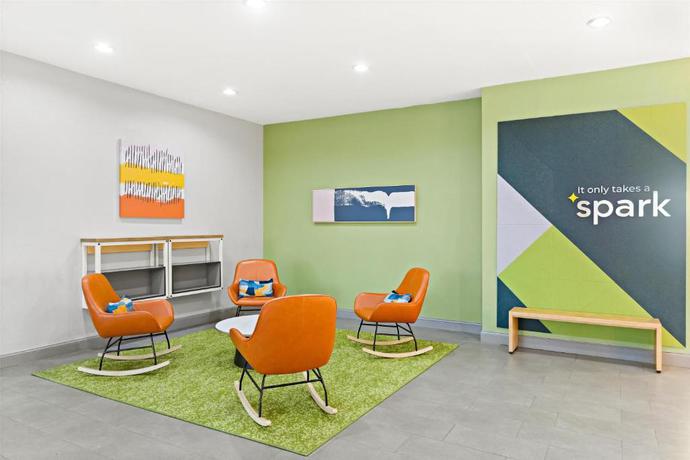 Imagen de los interiores del Hotel Spark by Hilton Panama City Beach. Foto 10