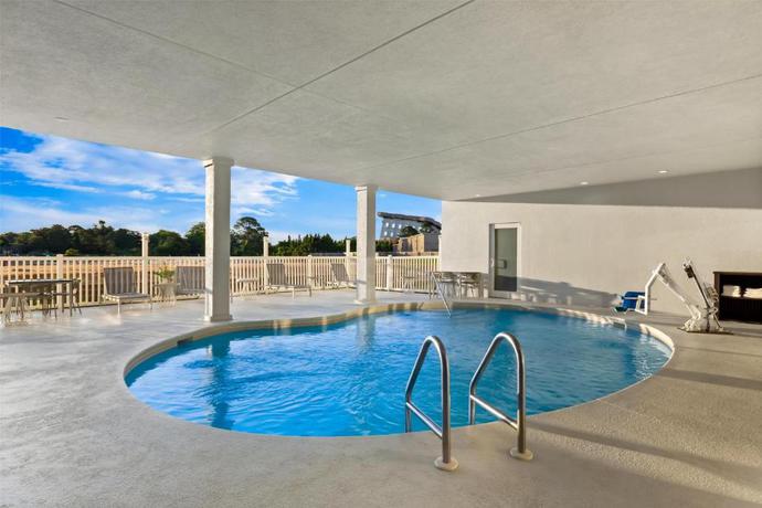 Imagen de la piscina del Hotel Spark by Hilton Panama City Beach. Foto 14