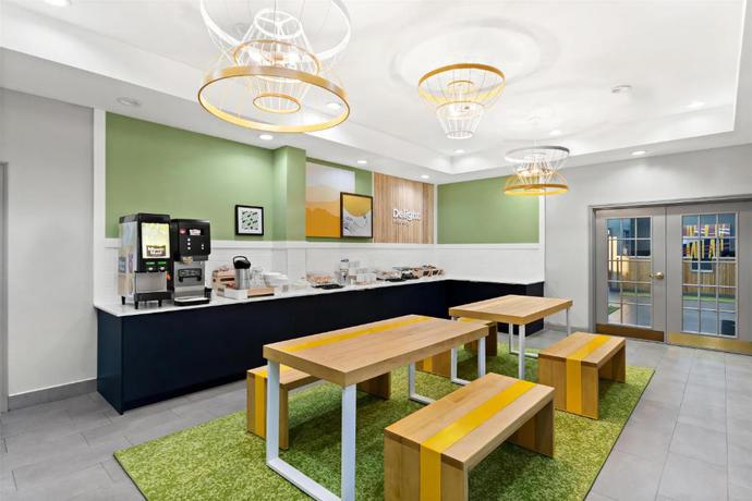 Imagen de los interiores del Hotel Spark by Hilton Panama City Beach. Foto 11