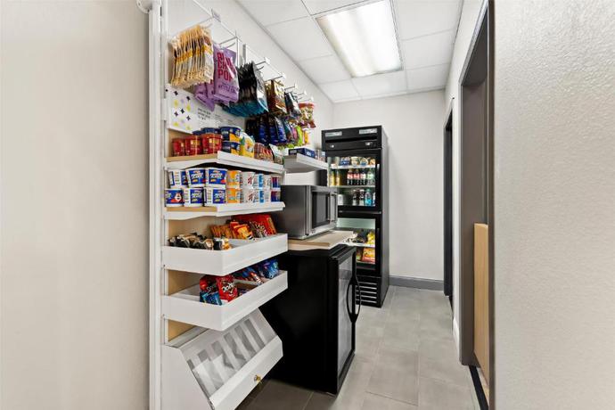 Imagen de los interiores del Hotel Spark by Hilton Panama City Beach. Foto 12