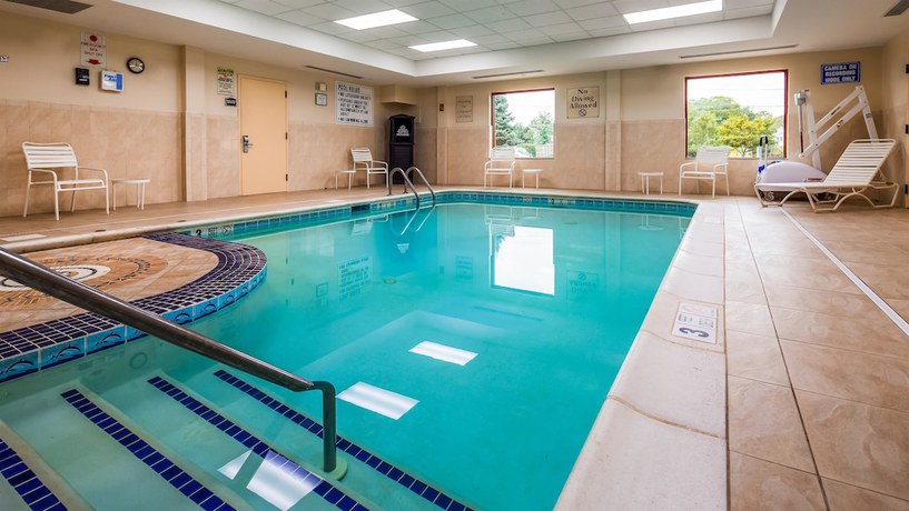 Imagen de la piscina del Hotel Spark by Hilton Rahway. Foto 20