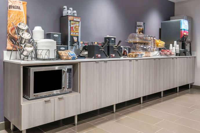 Imagen del bar/restaurante del Hotel Spark by Hilton Rochester South. Foto 5