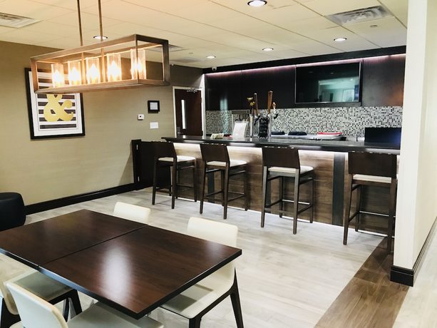 Imagen del bar/restaurante del Hotel Spark by Hilton Rock Hill. Foto 1