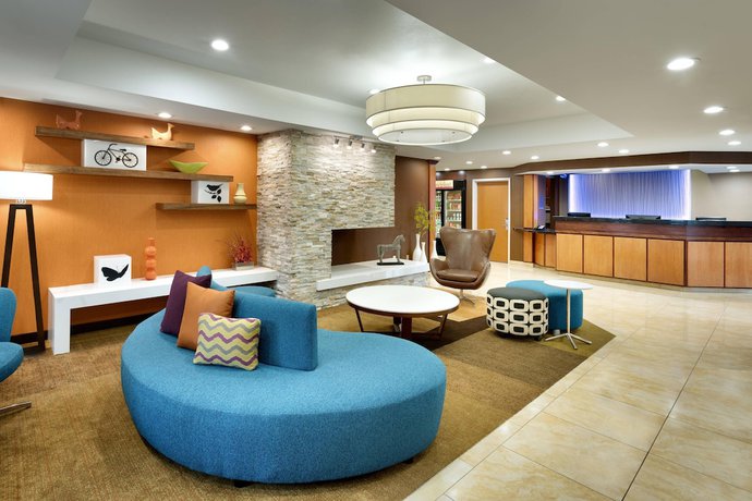 Imagen del bar/restaurante del Hotel Spark by Hilton Salt Lake City Airport. Foto 2