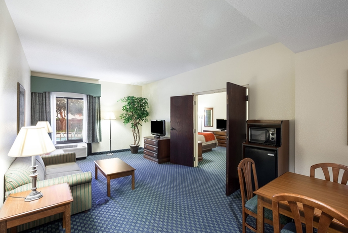 Imagen de la habitación del Hotel Spark by Hilton San Antonio Airport. Foto 8