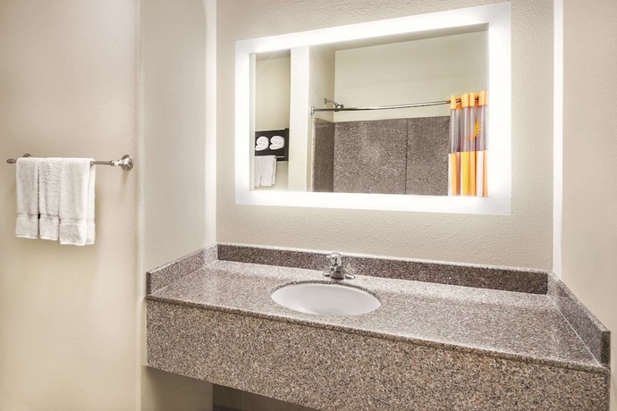 Imagen de la habitación del Hotel Spark by Hilton San Antonio Dominion. Foto 4
