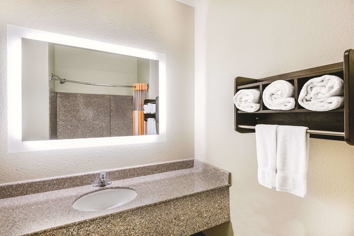 Imagen de la habitación del Hotel Spark by Hilton San Antonio Dominion. Foto 7