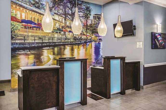 Imagen de los interiores del Hotel Spark by Hilton San Antonio Dominion. Foto 20
