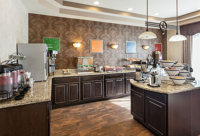 Imagen del bar/restaurante del Hotel Spark by Hilton San Antonio near SeaWorld. Foto 2