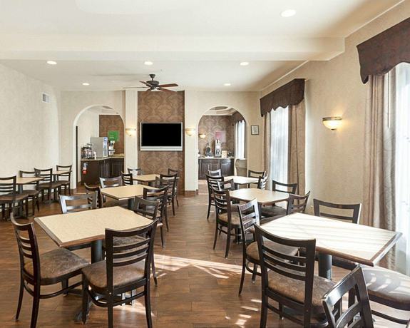 Imagen del bar/restaurante del Hotel Spark by Hilton San Antonio near SeaWorld. Foto 4