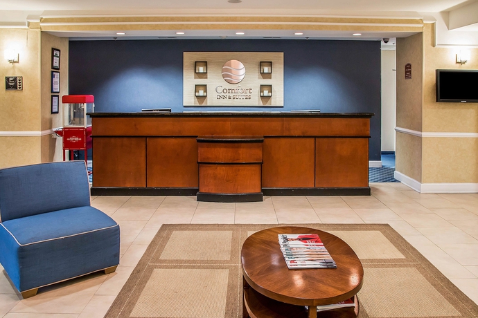Imagen de los interiores del Hotel Spark by Hilton Savannah Airport. Foto 16