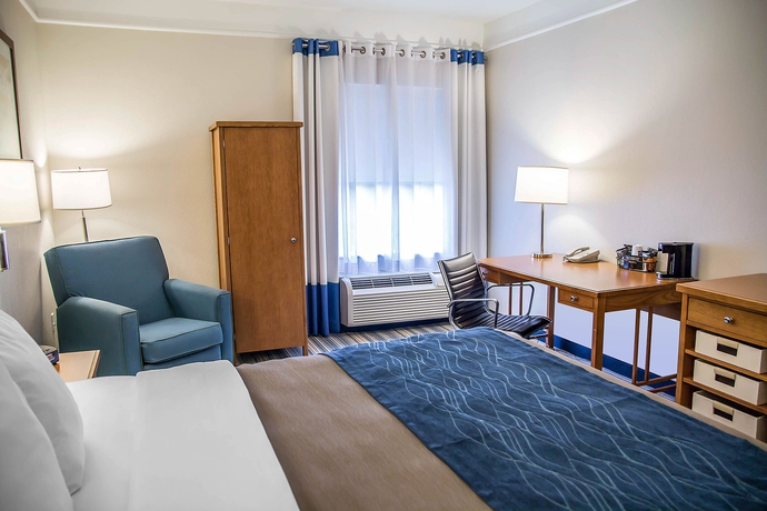 Imagen del bar/restaurante del Hotel Spark by Hilton Savannah Airport. Foto 5