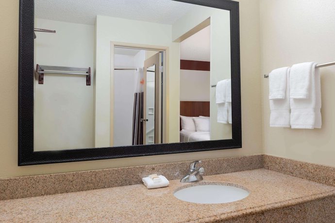Imagen de la habitación del Hotel Spark by Hilton Savannah Midtown. Foto 2