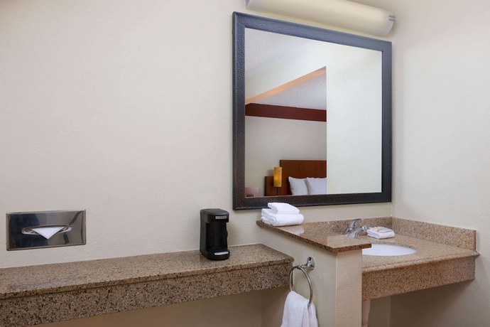 Imagen de la habitación del Hotel Spark by Hilton Savannah Midtown. Foto 4