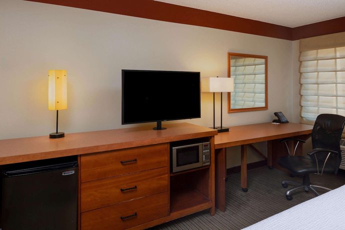 Imagen de la habitación del Hotel Spark by Hilton Savannah Midtown. Foto 5