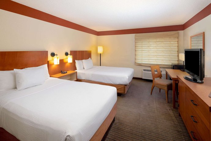 Imagen de la habitación del Hotel Spark by Hilton Savannah Midtown. Foto 14