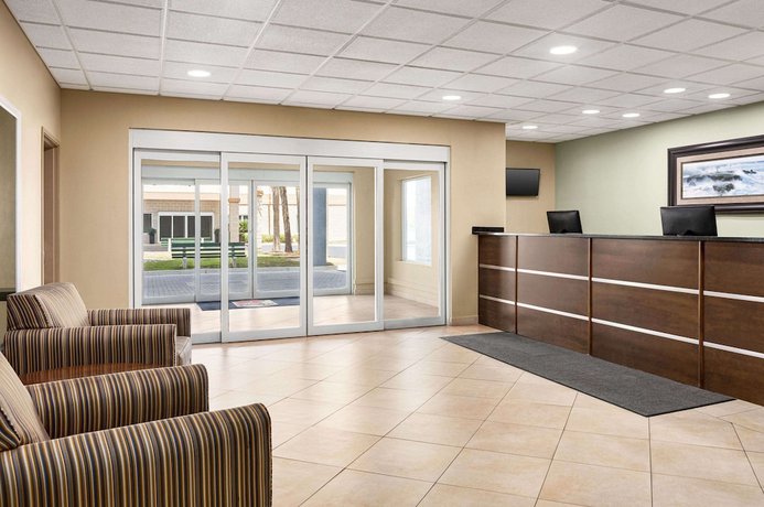 Imagen de los interiores del Hotel Spark by Hilton Savannah South I-95. Foto 18