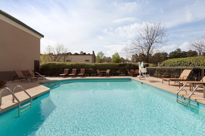Imagen de la piscina del Hotel Spark by Hilton Spring Lake Fayetteville. Foto 20