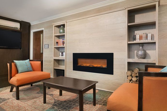 Imagen de los interiores del Hotel Spark by Hilton Spring Lake Fayetteville. Foto 13