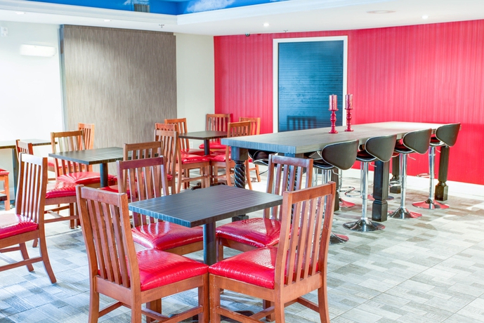 Imagen del bar/restaurante del Hotel Spark by Hilton St. Augustine Historic District. Foto 2