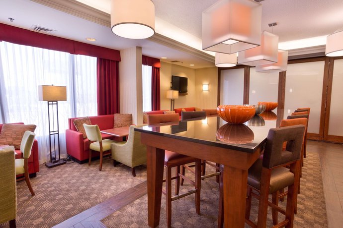 Imagen de los interiores del Hotel Spark by Hilton St. Louis Southwest. Foto 17