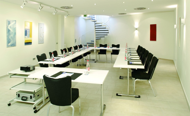 Imagen de los interiores del Hotel Spark by Hilton Stuttgart Sindelfingen. Foto 13