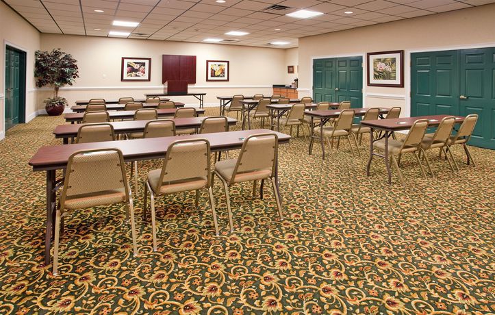 Imagen de los interiores del Hotel Spark by Hilton Summerville. Foto 8