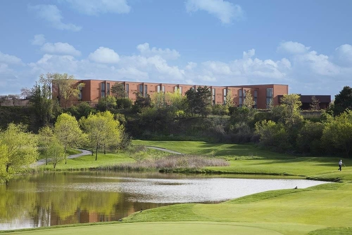 Imagen de los exteriores del Hotel Spark by Hilton Toronto Airport. Foto 5