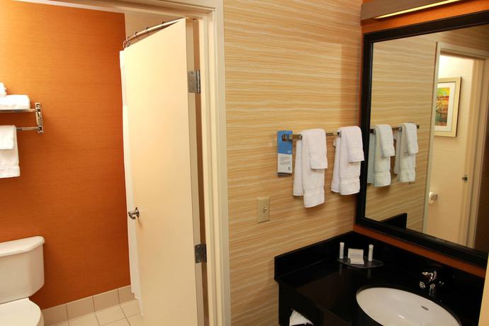 Imagen de la habitación del Hotel Spark by Hilton Traverse City. Foto 2