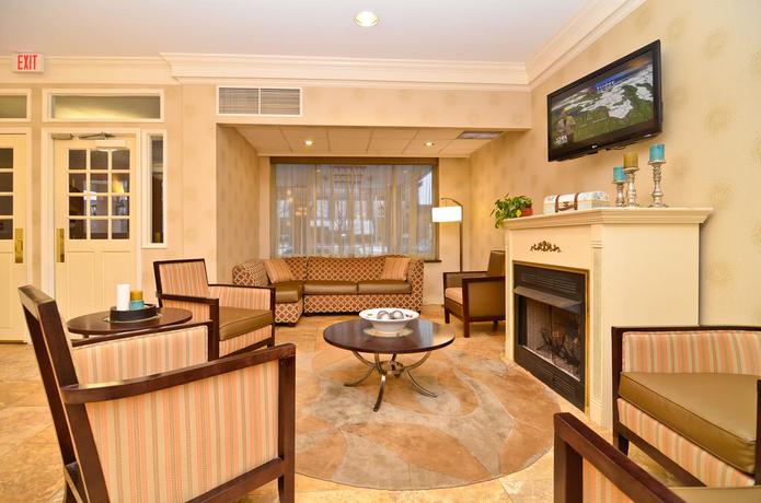 Imagen de los interiores del Hotel Spark by Hilton Watertown. Foto 7