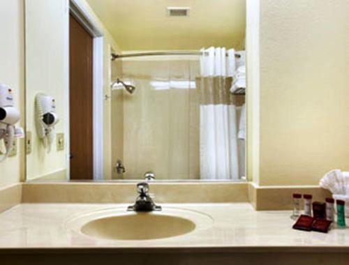 Imagen de la habitación del Hotel Spark by Hilton Williams. Foto 16