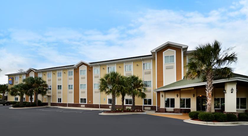 Imagen general del Hotel Spark by Hilton Wilmington Carolina Beach Rd. Foto 2