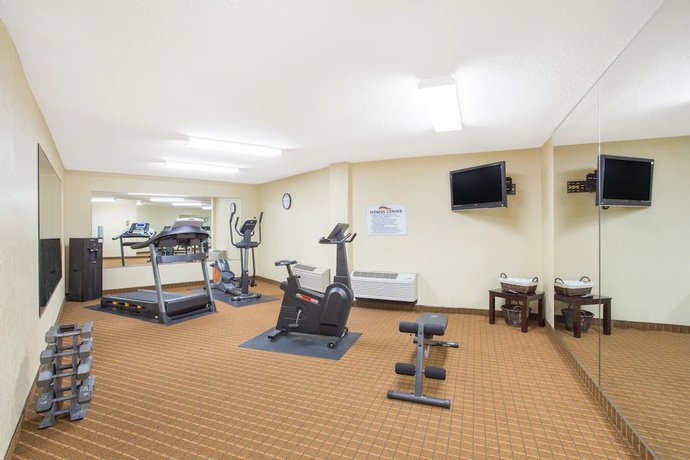 Imagen de los interiores del Hotel Spark by Hilton Winston-Salem University. Foto 12