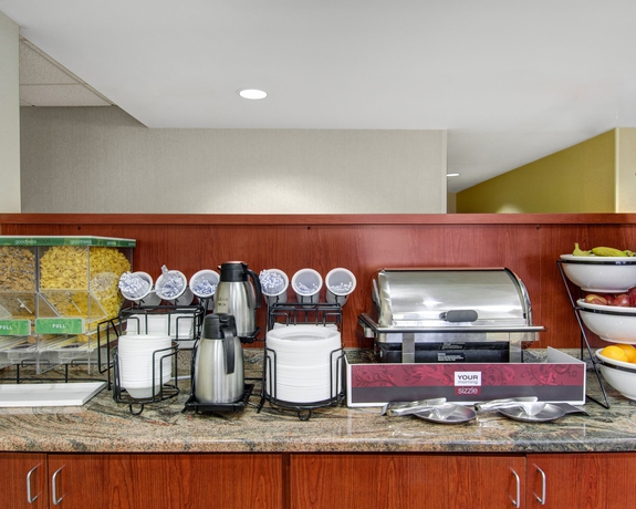 Imagen del bar/restaurante del Hotel Spark by Hilton Woburn Boston. Foto 1