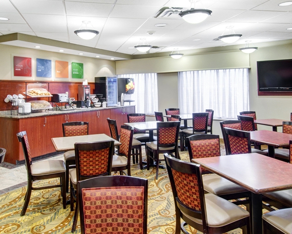 Imagen del bar/restaurante del Hotel Spark by Hilton Woburn Boston. Foto 2