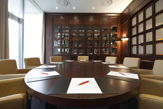 Imagen de los interiores del Hotel Spark by Hilton Wuppertal City Centre. Foto 7