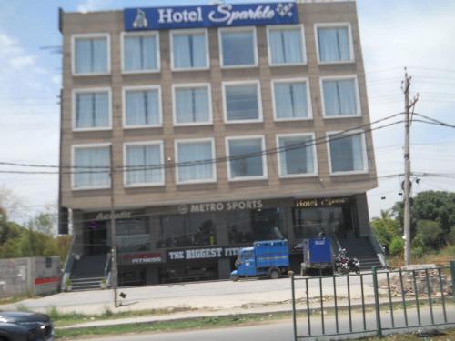 Imagen general del Hotel Sparkle, Zirakpur. Foto 1