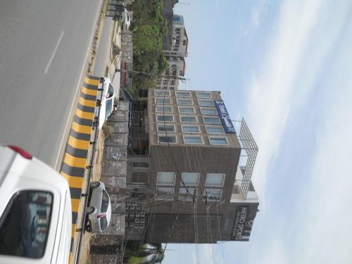 Imagen general del Hotel Sparkle, Zirakpur. Foto 8
