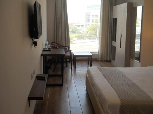 Imagen de la habitación del Hotel Sparkle, Zirakpur. Foto 19
