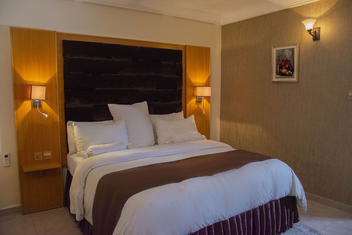 Imagen de la habitación del Hotel Sparklyns And Suites. Foto 10