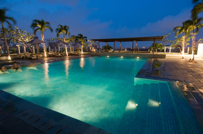 Imagen de la piscina del Hotel Sparks Luxe Jakarta. Foto 14