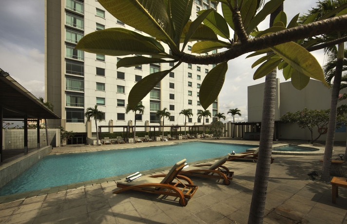 Imagen de la piscina del Hotel Sparks Luxe Jakarta. Foto 16