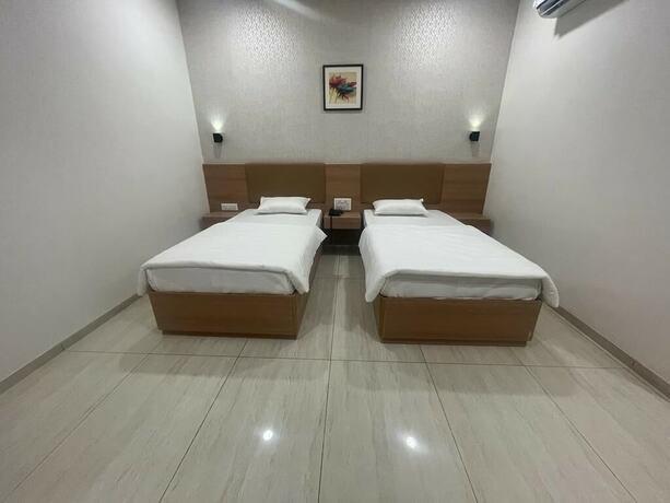 Imagen de la habitación del Hotel Sparsh Inn Morbi. Foto 3